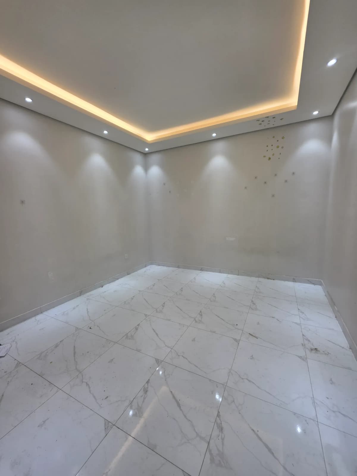 🏡 2-Bedroom Apartment | Family Building | Elevator Not Available | 3 Split AC Units Installed | First Floor | Al Khobar