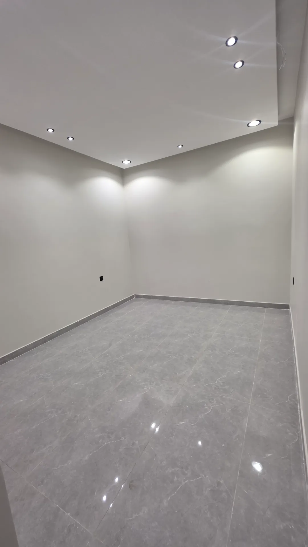 🏡 Brand-New 2-Bedroom Apartment | Family Building | Elevator | 3 Split AC | First Floor | Al Khobar