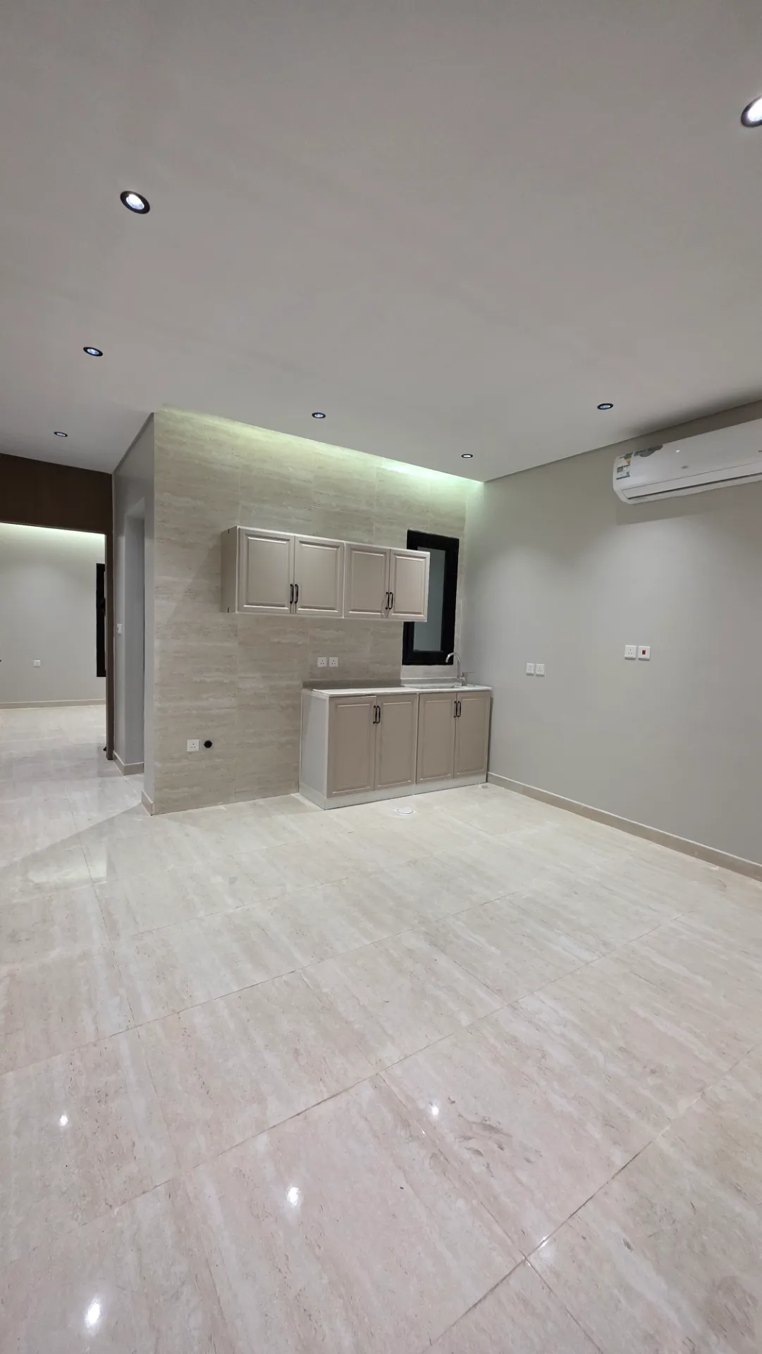 🏡 Brand-New 1-Bedroom Apartment | Family Building | Elevator Available | 2 Split AC | First Floor | Thuqbah – Al Khobar