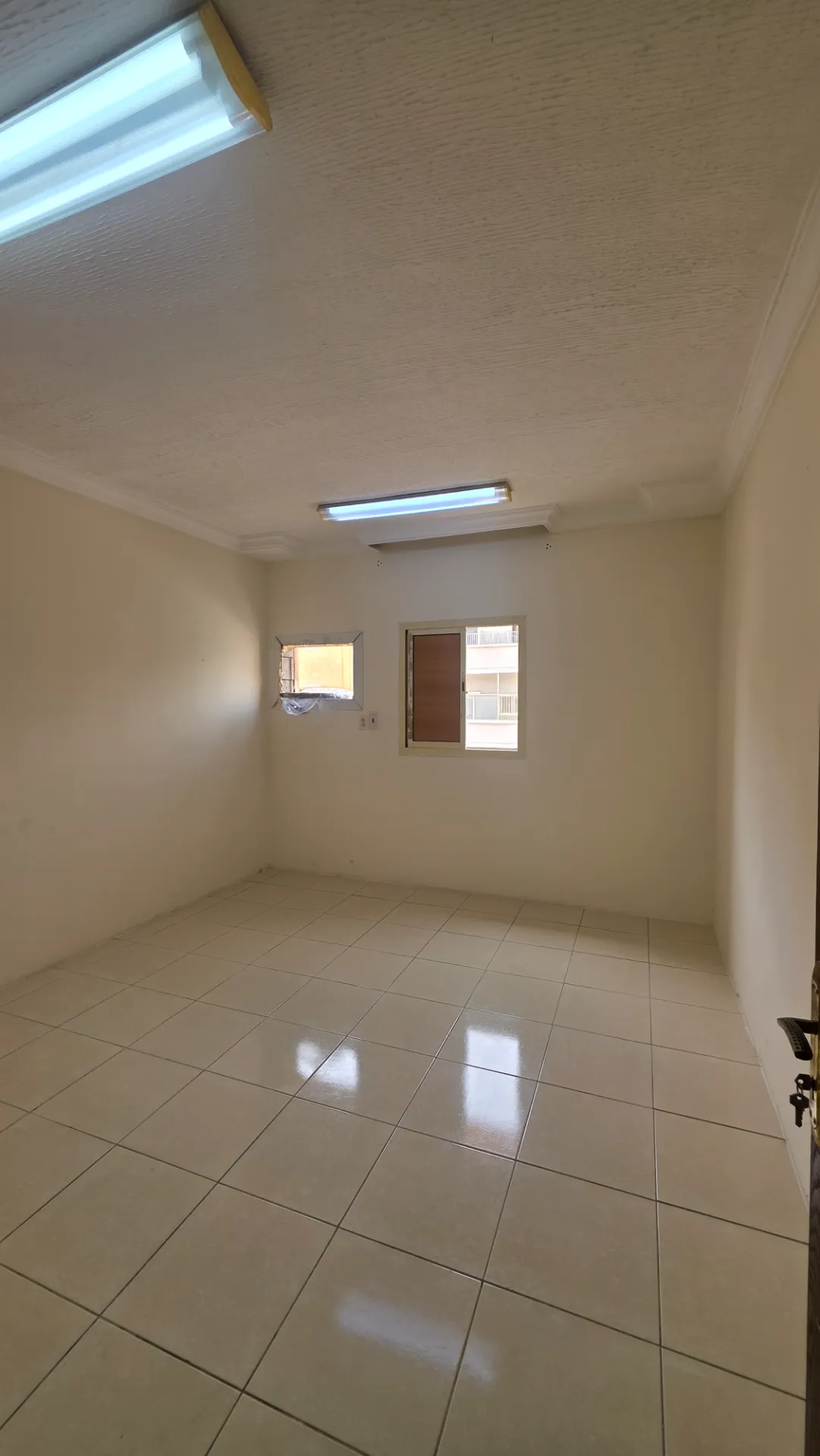 🏡 Spacious 2-Bedroom Apartment | Near Dossary Hospital | First Floor | External | Family Building | Al Janubiyah – Al Khobar