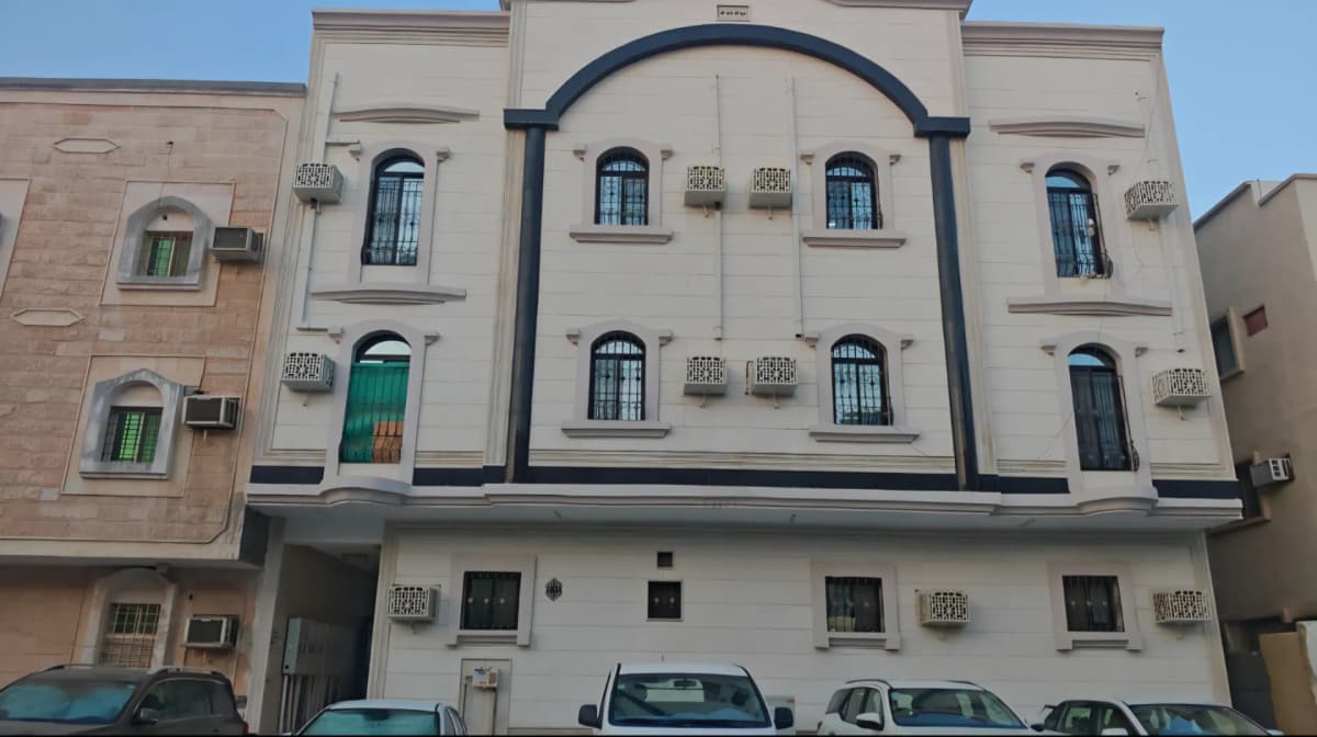 🏡 Spacious 2-Bedroom Apartment | First Floor | External | Split AC | Elevator Available | Al Thuqbah – Al Khobar